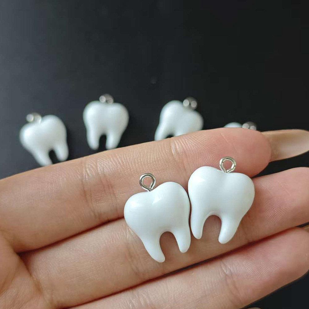10 шт. милых белых подвесок в  – обзор и цена Resin Art Keychain